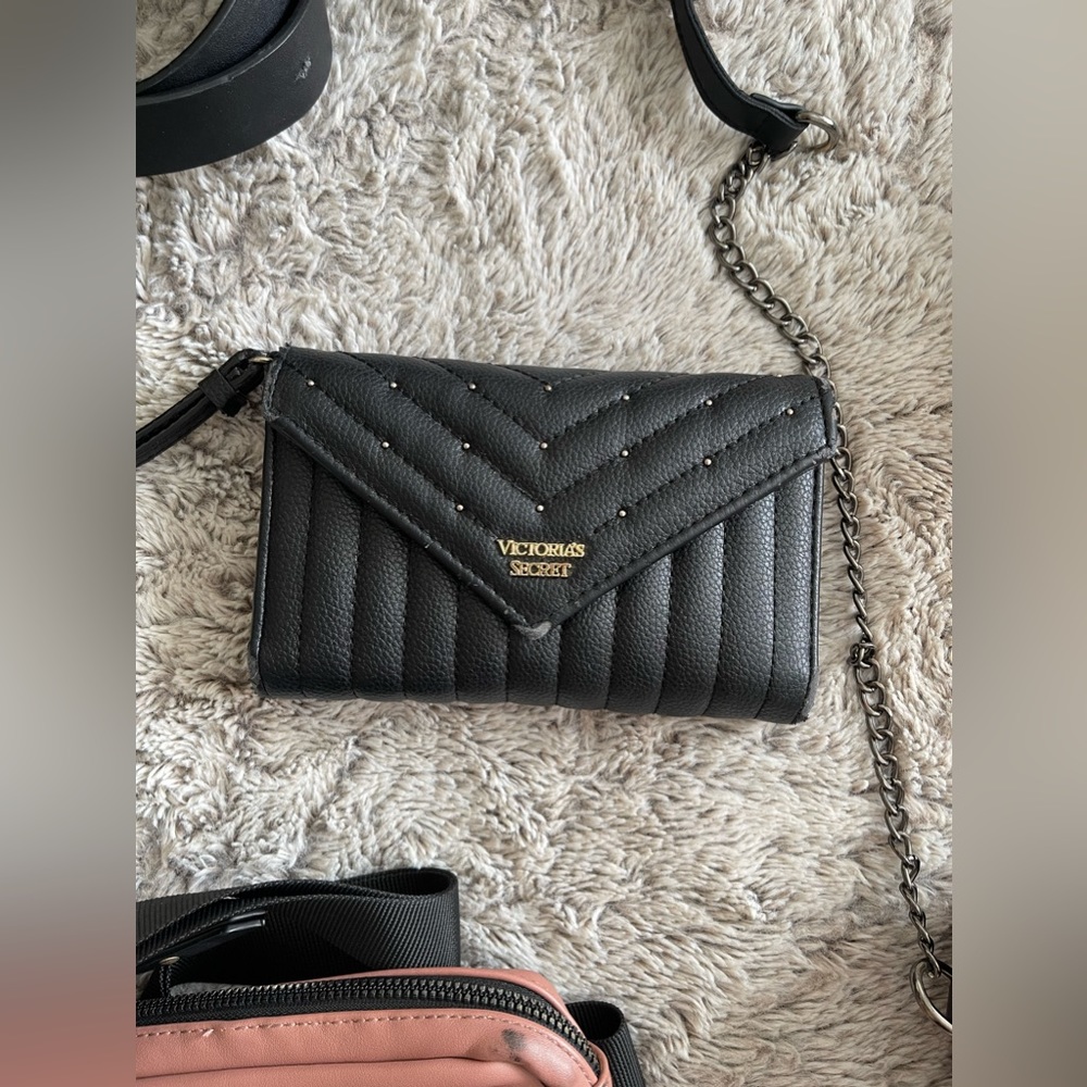 Purses/Wallet/Belt Lot - Picture 8 of 15